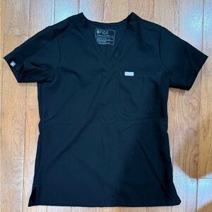 FIGS One pocket Catarina Top in BLACK XS. EUC.